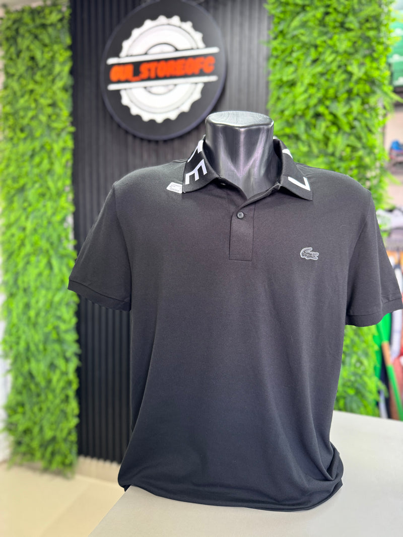 Polo Lacoste Letreiro Gola