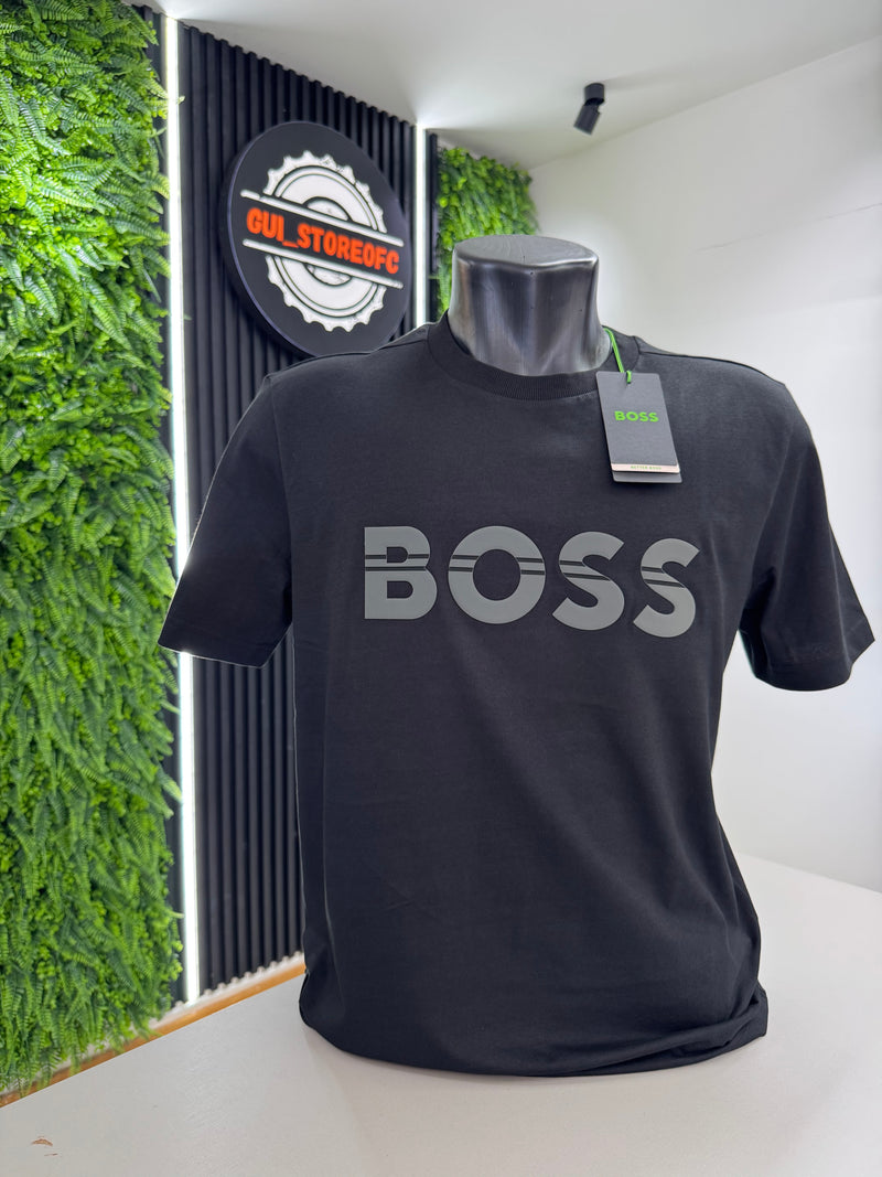 T-shirt Boss Preta com Boss Emborachado